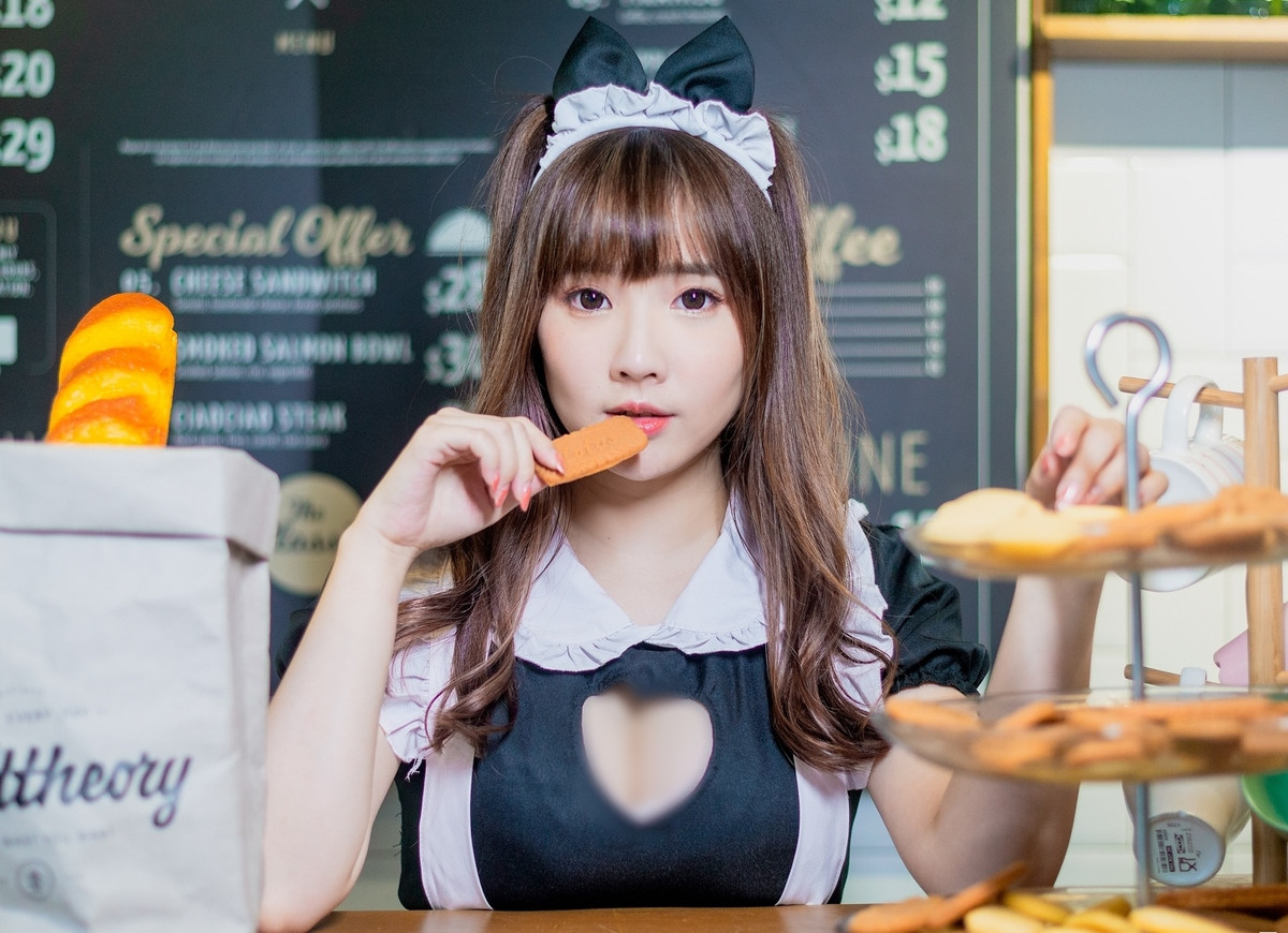 Chính vì vậy, cô nàng có sức hút rất riêng, có thể biến hoá với nhiều phong cách thời trang.