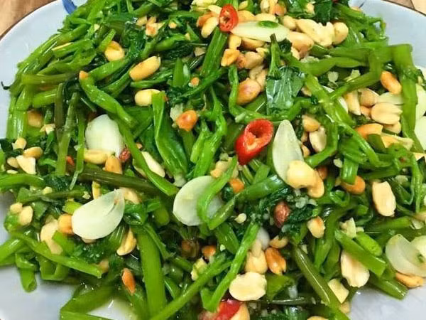 Phần chồi, gốc, thân của rau dớn chứa một lượng lớn protopteroside. Hàm lượng protopteroside trong chồi cao gấp 10 lần rễ, nếu ăn quá thường xuyên loại rau này sẽ dễ gây ung thư, nguy hiểm trực tiếp đến sức khoẻ của gan, mật.