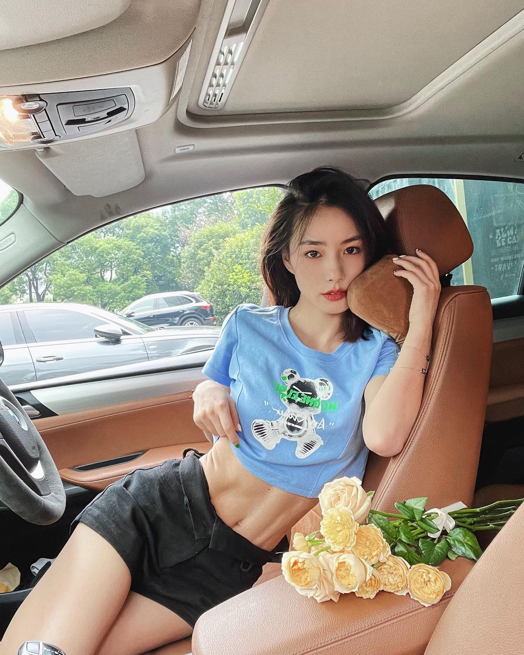 Đường cong cơ thể và dáng vóc nóng bỏng chính là thành quả mà cô được hưởng sao bao ngày tập luyện vất vả.