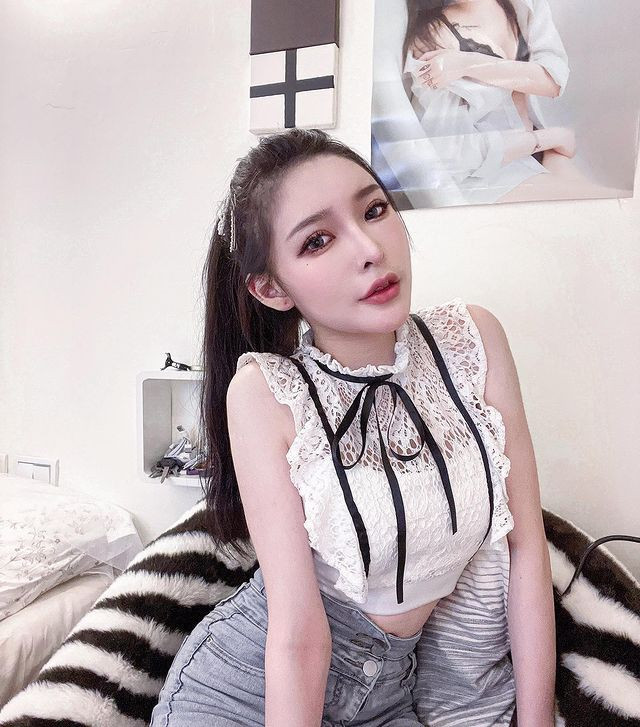 Rất nhiều người, trong đó có cả fan hâm mộ của hot girl xinh đẹp, cho rằng, nếu như cô nàng nghiêm túc phát triển họ sẽ tiếp tục ủng hộ.