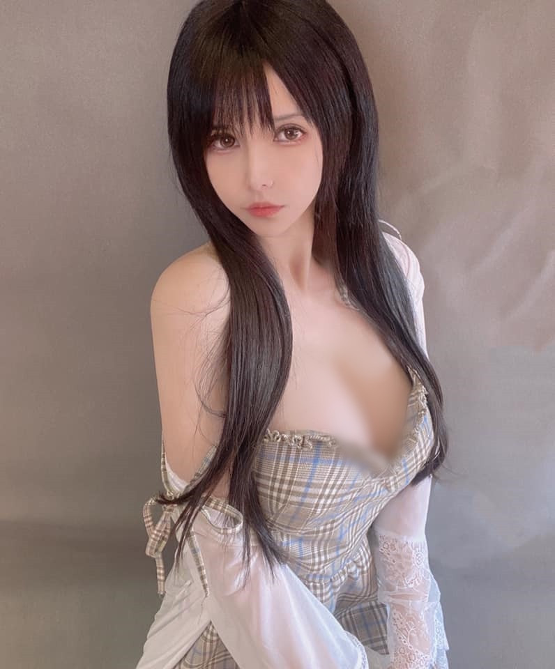 Không chỉ thế phong cách còn luôn biến hoá, chơi game giỏi, tính tình dễ thương, thân thiện, tương tác rất tốt.