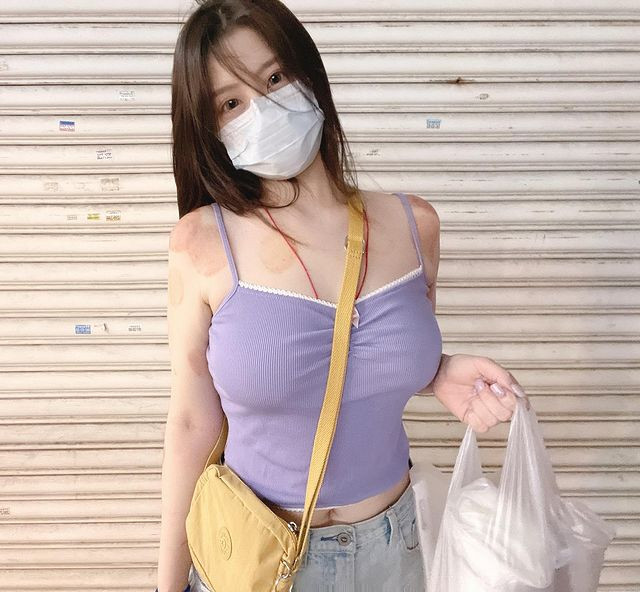 Yumi thường xuyên chia sẻ những hình ảnh nóng bỏng trên mạng xã hội khiến mức độ nổi tiếng ngày càng cao. IG cá nhân thu hút hơn 1,18 triệu người theo dõi.