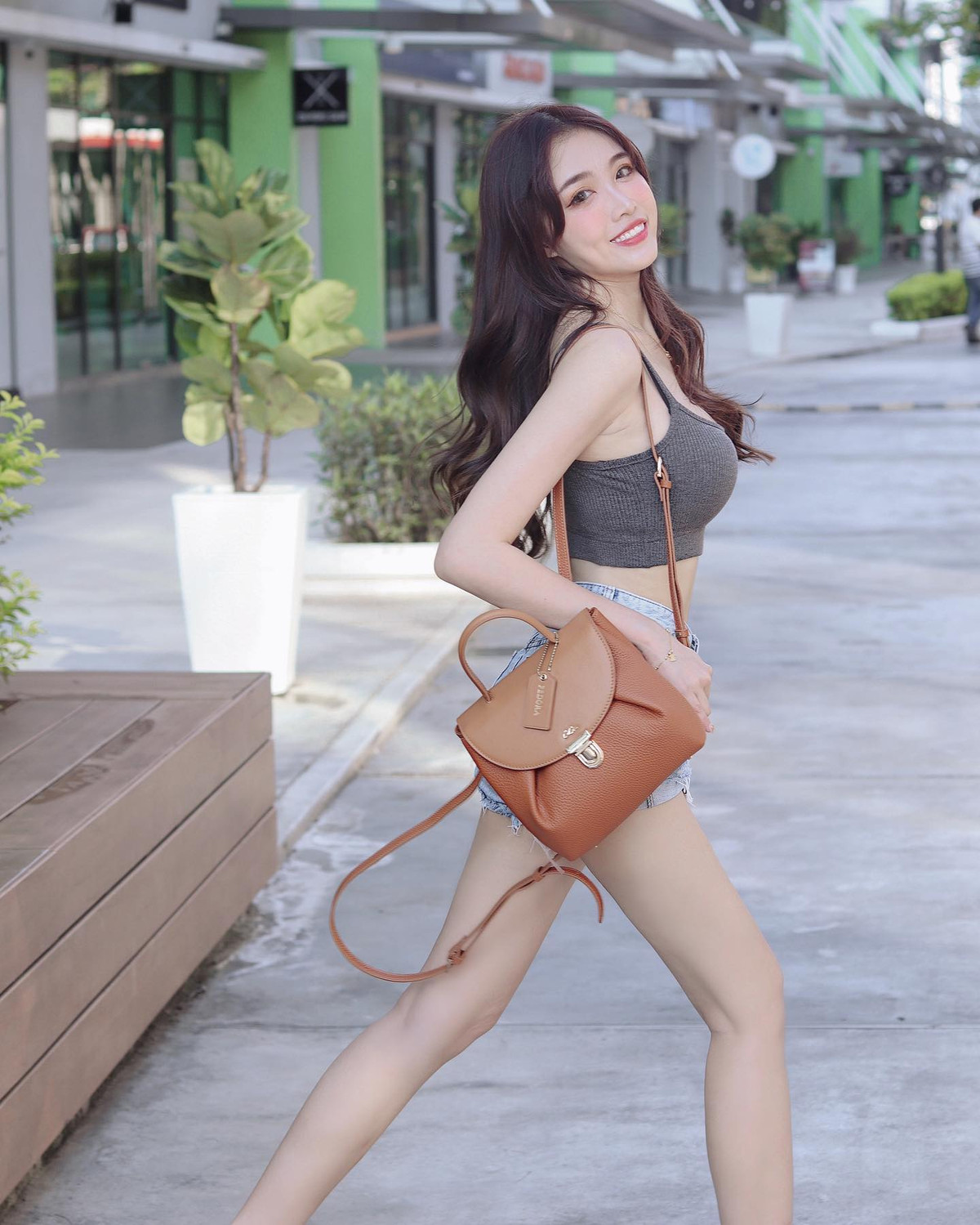 Tuy nhiên, vì đặc thù công việc phải giữ vóc dáng thanh mảnh, cô phải tích cực tập luyện và có chế độ ăn thường ngày khá khắt khe.