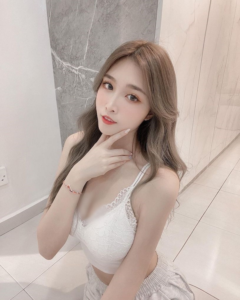 Vì tính chất công việc, Fedora từng chia sẻ rằng cô có đam mê ăn uống, thích thưởng thức ẩm thực địa phương ở những nơi cô ghé thăm.