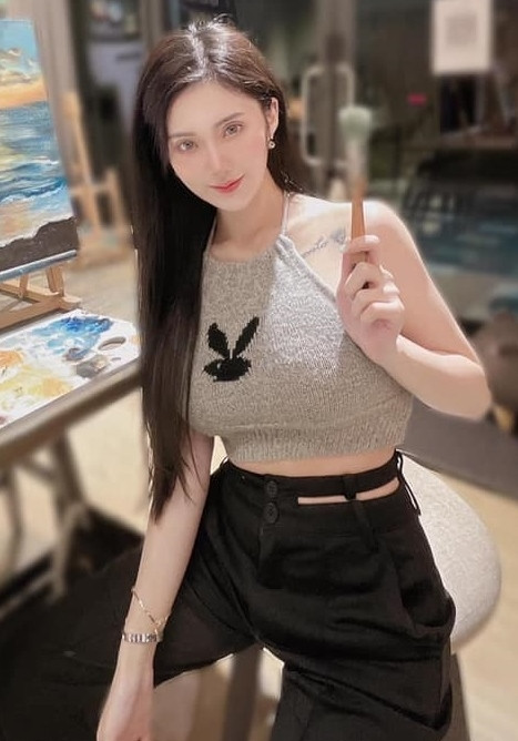 Hot girl Như Ý là một trong những mỹ nhân con lai nhận được rất nhiều sự chú ý của cư dân mạng. Cô nàng sở hữu khuôn mặt đẹp, thân hình nóng bỏng và nước da trắng hồng mịn màng.