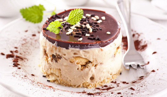 Ngoài ra, ăn đồ ngọt quá nhiều đường dễ chuyển hóa thành chất béo, nếu cơ thể không tiêu hóa và hấp thụ được sẽ khiến gan tích trữ quá nhiều chất béo, tạo thành bệnh gan nhiễm mỡ.