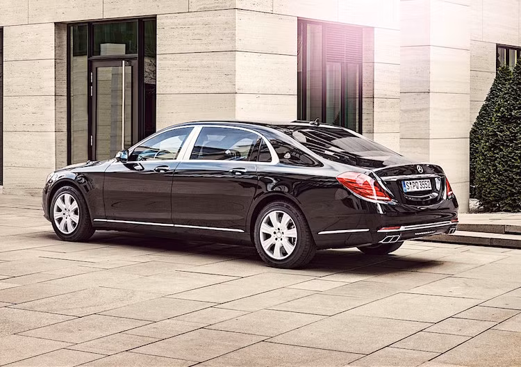 Giống như Maybach S600 thường, phiên bản bọc thép Guard cũng sở hữu động cơ tăng áp kép V12 6.0L, với công suất tối đa 523 mã lực và mô-men xoắn cực đại 830Nm. Tuy nhiên do có thân xe nặng hơn nhiều, chiếc xe sẽ không đạt được khả năng tăng tốc và tốc độ tối đa cao bằng Maybach S600.