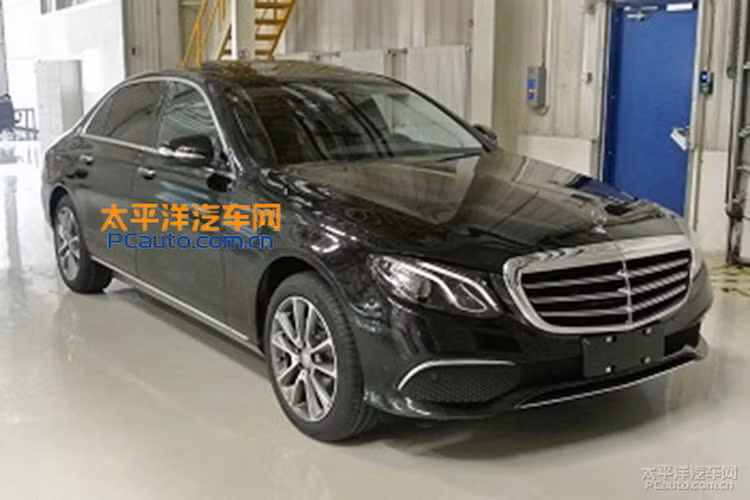Phiên bản thứ 2 sắp ra mắt của Mercedes E-Class mới là bản sedan với chiều dài cơ sở lớn hơn (LWB), được thiết kế dành riêng cho thị trường Trung Quốc.