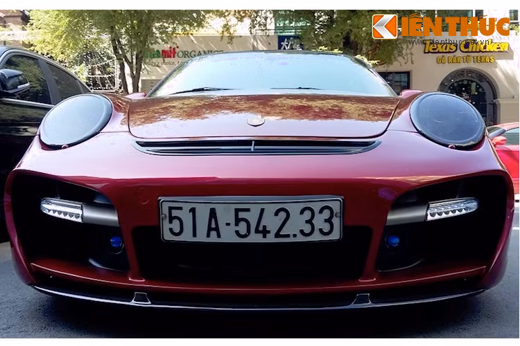 Gồm nhiều chi tiết khác nhau, gói độ bodykit TechArt cho 911 bắt đầu từ cản trước thiết kế mới với các khe lấy gió lớn hơn theo phong cách đặc trưng của hãng.