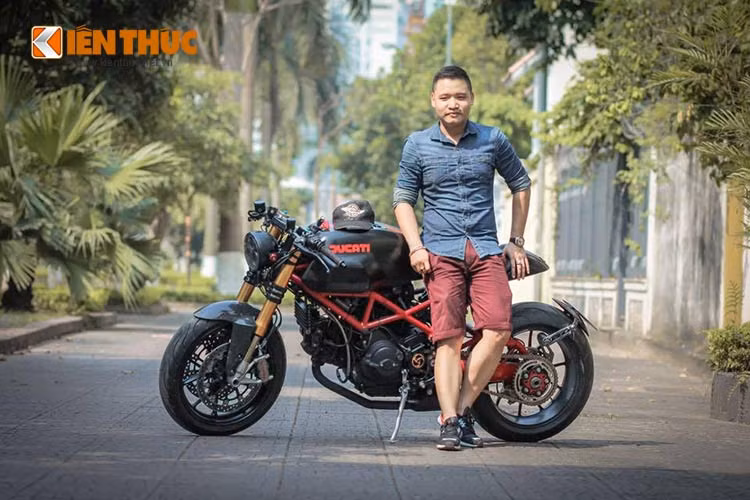 Được biết chi phí mà anh Hoàng để có thể hoàn thành xong bản độ Ducati Monster 1000 cafe racer độc đáo này lên tới gần 15.000 USD.