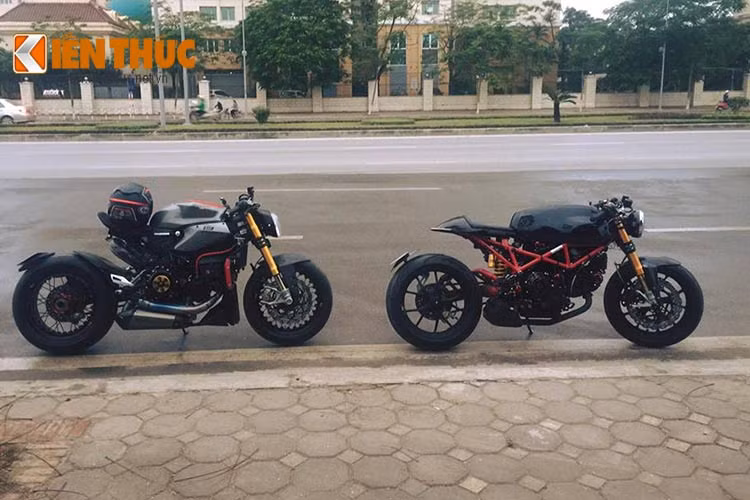 Ducati Monster 1000 đời 2004 cùng một chiếc Ducati 1199 S độ phong cách cafe racer "siêu độc" tại Hà Nội. 