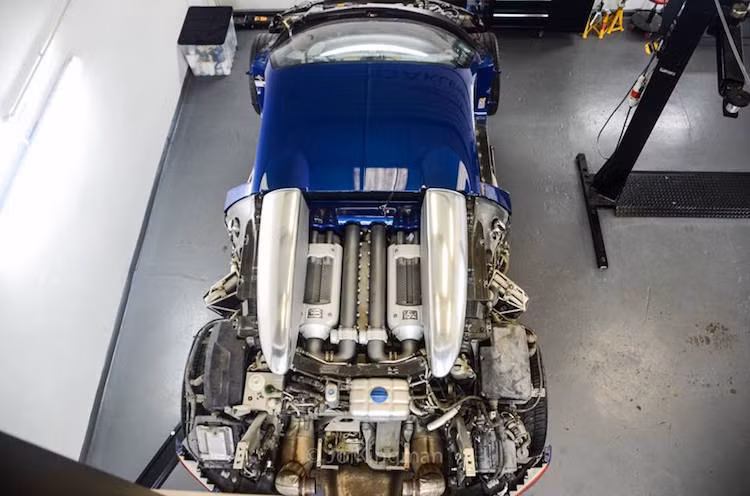 Quá trình độ siêu xe Bugatti Veyron cho đại gia Ả Rập đã được Oakley Design bắt đầu thực hiện từ mùa thu năm 2015.