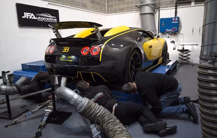 Ngoài ra, dù đã rất cố gắng và hợp tác cùng hãng độ động cơ JF Automotive, Oakley Design vẫn không thể đưa được công suất của khối động cơ W16 8.0l 4 tăng áp của Veyron lên 1600 mã lực như dự kiến ban đầu.