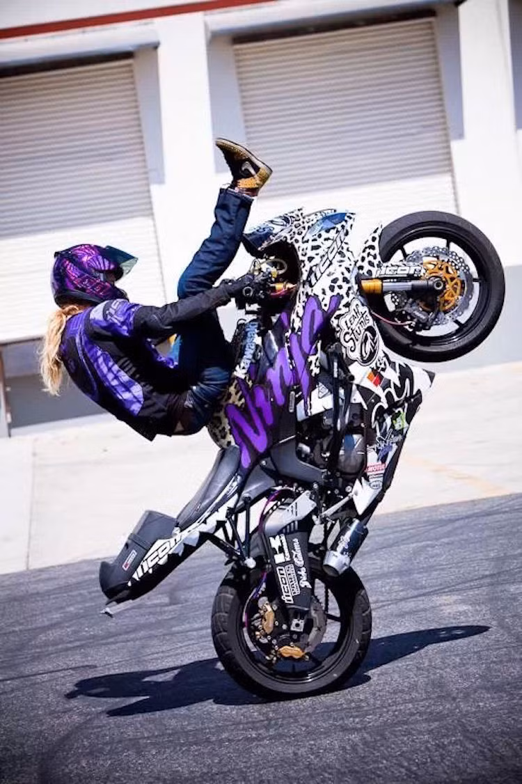 Đây là một bộ môn thể thao rất nguy hiểm và tốn kém, khi phải sử dụng những chiếc môtô PKL mạnh mẽ và thường xuyên đối mặt với chấn thương.