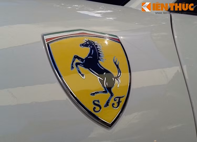 Được biết để có thể đưa được chiếc siêu xe Ý này về Việt Nam và "ra biển trắng", gia đình của thiếu gia Phan Thành đã phải tiêu tốn tới 21 tỷ đồng.