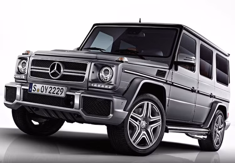 Mercedes G65 AMG: Động cơ 6.0l V12 tăng áp kép, công suất tối đa 621 mã lực và mô-men xoắn cực đại 1000 Nm.