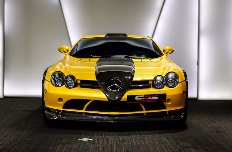 Trong thời gian chiếc xe được bán, hãng độ Hamann cũng đã tung ra một gói độ cực độc đáo dành riêng cho SLR McLaren. Chiếc SLR của đại gia Dubai này là một trong số những chiếc xe đã được lắp gói độ này.