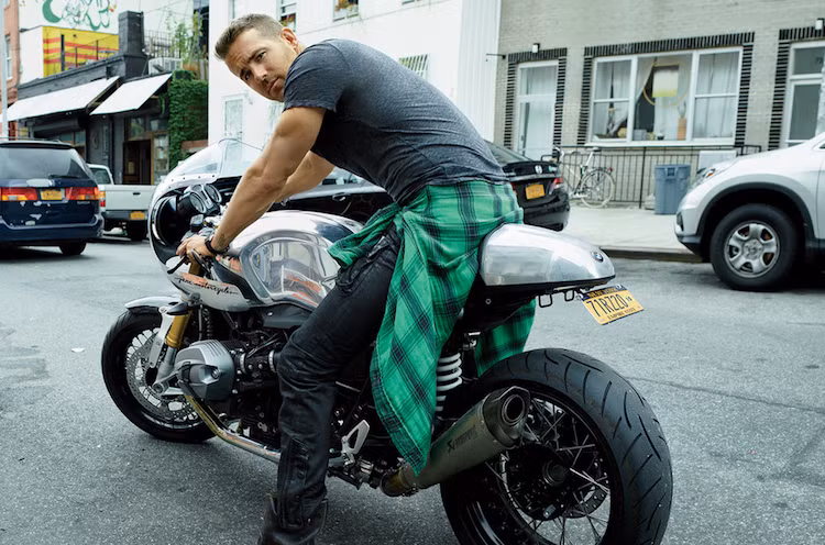 Bên cạnh Ducati, anh cũng tỏ ra hứng thú với thương hiệu BMW và đã nhanh chóng làm chủ một chiếc BMW R nine T sau khi mẫu xe này được bán tại Mỹ. Sau đó, chiếc xe tiếp tục được Ryan đặt độ thành cafe racer.