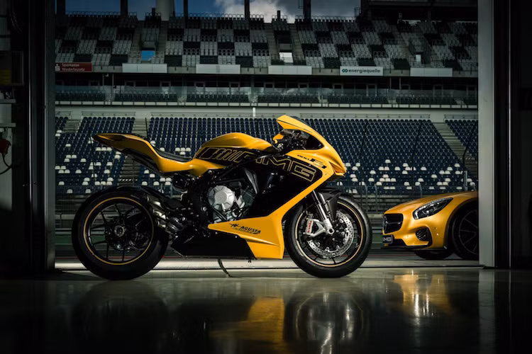 Cụ thể hơn, trong năm 2016 này, những chiếc MV Agusta sẽ được trưng bày và bán ở 127 showroom của Mercedes trên toàn châu Âu.