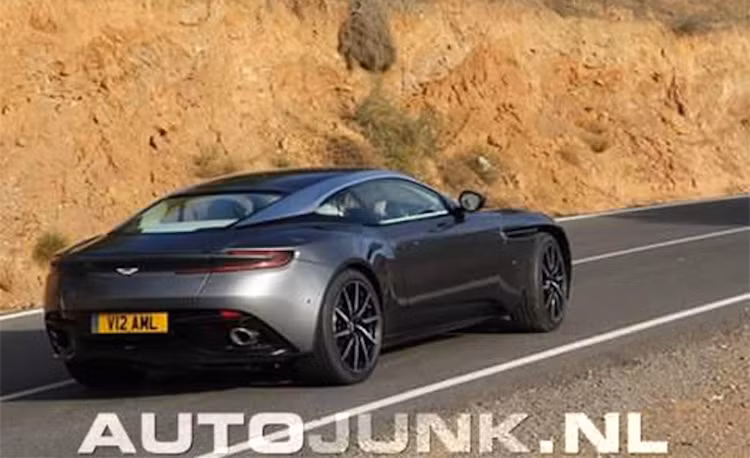 Trước đây, những hình ảnh chất lượng thấp của DB11 đã bị lộ diện ra nhưng phải tới nay, ngay trước ngày ra mắt tại triển lãm Geneva, người hâm mộ mới có dịp nhìn kỹ chiếc xe qua loạt ảnh "lộ hàng" mới nhất".