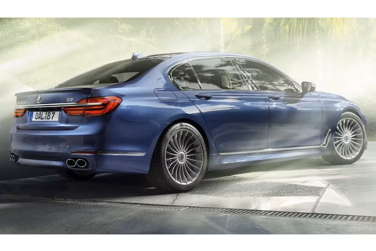 Giống như những chiếc Alpina khác, mẫu B7 xDrive cũng sở hữu bộ mâm 20 inch với thiết kế nhiều nan cổ điển. Lốp xe được nâng cấp lên Michelin với kích thước 255/40 phía trước và 295/35 phía sau.
