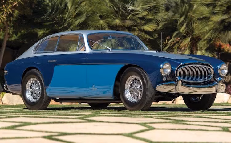 1952 Cunningham C3 Coupe - 1,21 triệu USD: Đây là 1 trong 19 chiếc Cunningham C3 được sản xuất, và là chiếc thứ 3 do hãng Vignale thiết kế. Vào năm 1953 và 1954, chiếc C3 đã về thứ 3 tại giải Le Mans.