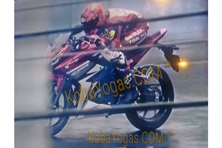 "Từ đầu tới đuôi" của CBR150R 2016 đã được Honda thiết kế lại hoàn toàn với kiểu dáng thể thao và sắc sảo hơn nhiều, khá giống chiếc CBR 500R của hãng vừa ra mắt cách đây không lâu.