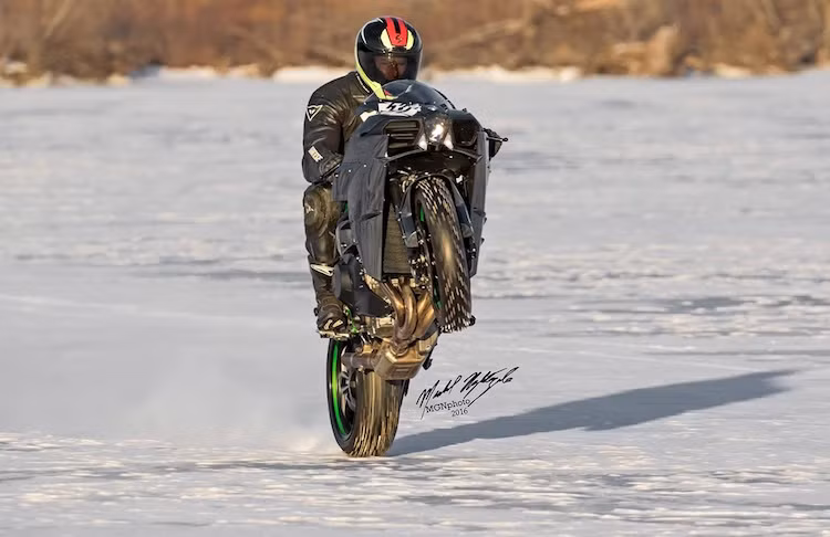 Trước mắt, có vẻ như Cecil Myers đang có lợi thế rất rõ rệt với chiếc Kawasaki H2, do trong những lần luyện tập anh đã đạt được tốc độ lên tới 225,2 km/h. Tốc độ tối đa trong lần chạy chính thức sẽ được Guinness đánh giá để có thể chính thức ghi vào kỷ lục Thế giới.