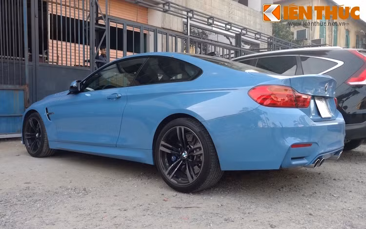 Tại Việt Nam, một chiếc BMW M4 có giá khoảng hơn 4 tỷ đồng. Đây cũng là chiếc M4 đầu tiên tại Hà Nội tính đến thời điểm này.
