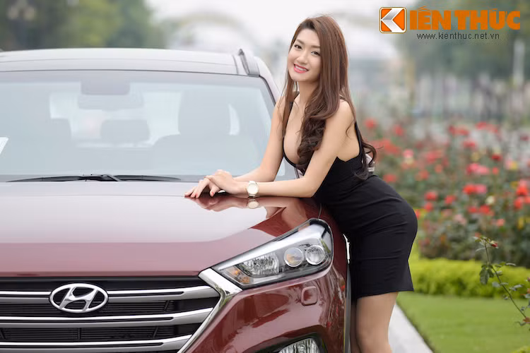 Chính vì vậy, chiếc xe cũng có những chi tiết hiện đại như đèn pha LED kèm 4 bóng Projector và đèn hậu LED 3D.