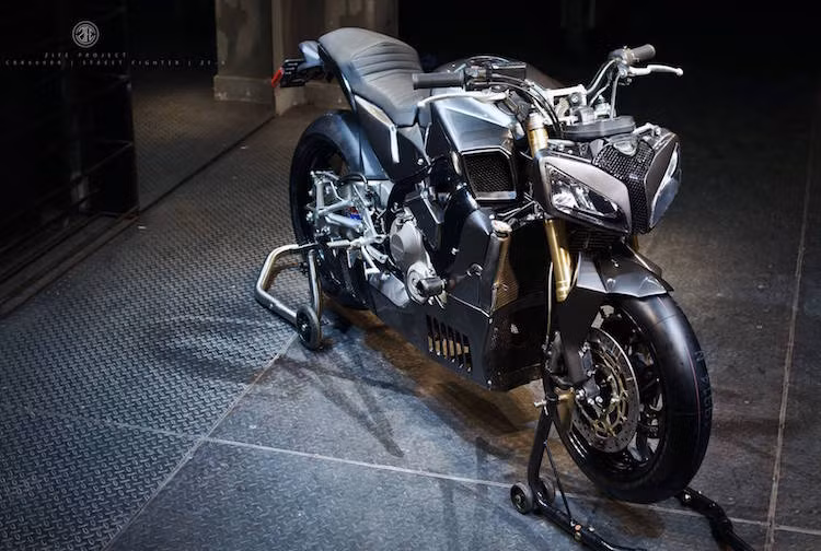 Sau khi hoàn thiện, chiếc CBR600RR mang tên ZF-R của Zife đã có một ngoại hình mới mẻ, đầy góc cạnh và cực "ngầu".