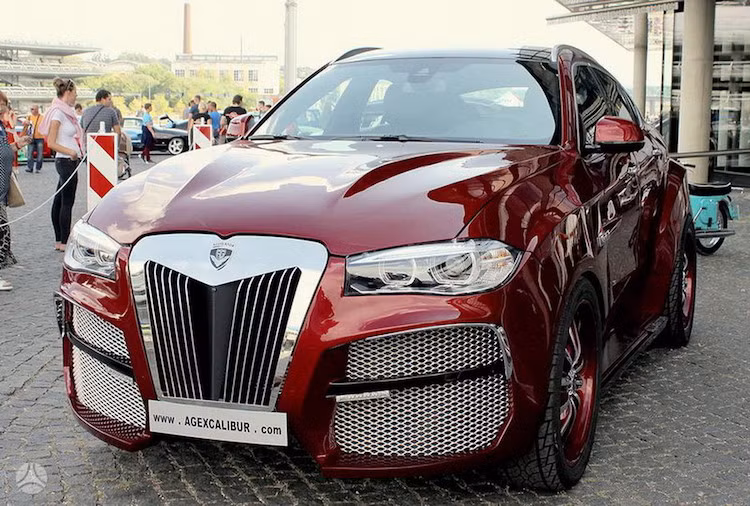 So với AG Shark, AG Alligator còn có ngoại hình tồi tệ hơn nữa khi hãng độ AG Excalibur đã thay toàn bộ phần đầu xe với thiết kế mới của hãng, sử dụng các khe hút gió và lưới tản nhiệt cực lớn, hoàn toàn không theo một quy chuẩn nào.