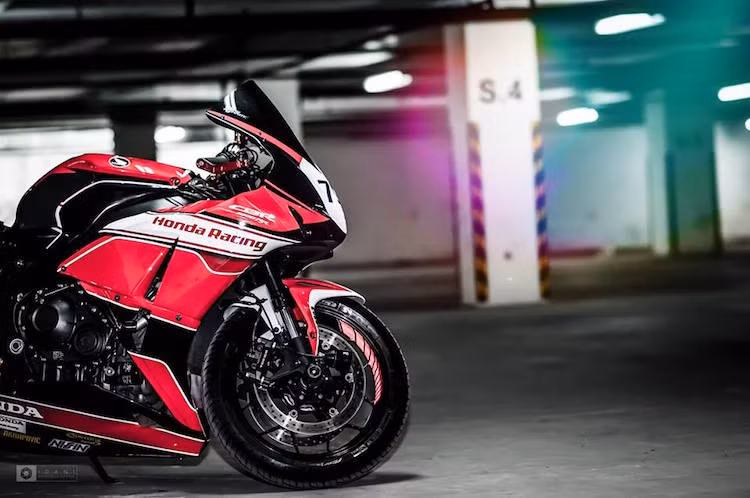 Cung cấp sức mạnh cho xe là khối động cơ 4 xi-lanh thẳng hàng DOHC, phun nhiên liệu điện tử và làm mát bằng dung dịch, đem tới công suất tối đa 176 mã lực.