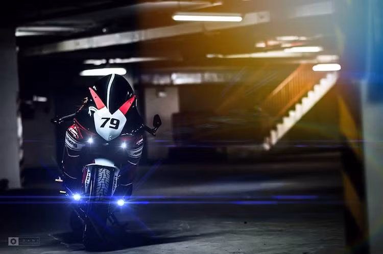 Trong số các phiên bản của CBR1000RR, Fireblade là bản có hiệu năng vận hành cao nhất do thừa hưởng nhiều chi tiết từ xe đua.