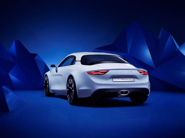 Bánh xe lấy cảm hứng từ viên kim cương quay tròn liên tưởng đến tốc độ cao, trong khi đuôi xe cơ bắp thiết kế vuốt vào trong làm tăng đậm tính khí động học, giảm sức cản không khí khi di chuyển.