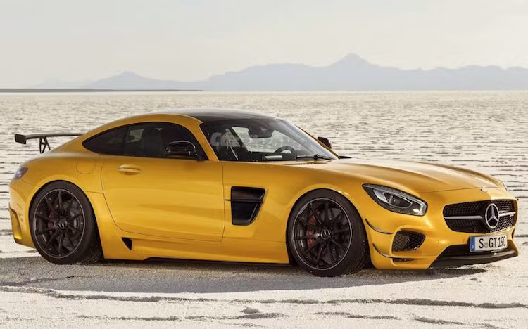 Năm nay, mẫu siêu xe Mercedes AMG GT sẽ có phiên bản thể thao mới, với những trang bị thể thao có nguồn gốc từ chiếc xe đua AMG GT3. Tuy nhiên, hiện vẫn chưa rõ tên gọi mới của chiếc xe này là gì.