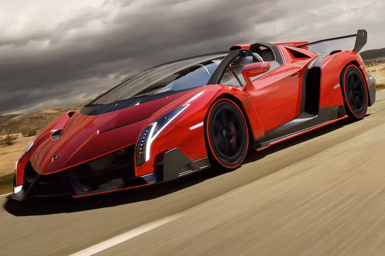 Cũng được ra mắt tại triển lãm Geneva trong tháng 3 tới là chiếc Lamborghini Centenario, được tạo ra nhằm kỷ niệm 100 năm ngày sinh của người sáng lập Ferruccio Lamborghini. Hiện những thông tin về chiếc xe này vẫn còn rất ít, nhưng nó sẽ dựa trên cơ sở dòng Aventador và sản xuất giới hạn như Veneno.