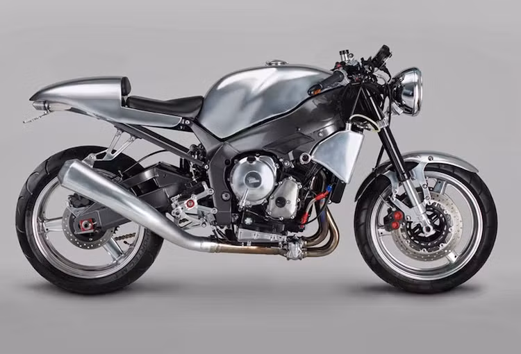 Được Acme hoàn thành vào khoảng năm 2007, có thể coi bản độ superbike Yamaha R1 Cafe Racer là một trong chiếc xe "người tiên phong" với phong cách này. Phải tới khoảng vài năm sau đó, phong cách cafe racer mới bắt đầu trở thành "trào lưu" trong Thế giới môtô.