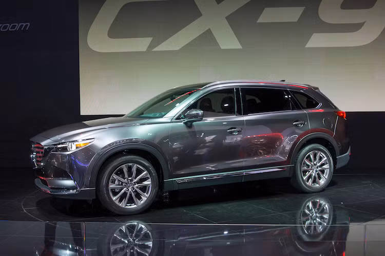 Được thiết kế lại hoàn toàn, Mazda hy vọng rằng hãng có thể bán được khoảng 50.000 chiếc CX-9 tính cho tới cuối năm nay. Được biết, sau khi ra mắt tại một số thị trường CX9 cũng sẽ về Việt Nam trong năm 2016 này.