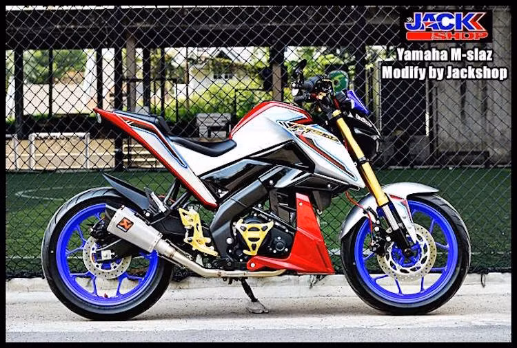 Toàn bộ thân xe đã được Jack Shop sơn lại với tông màu đỏ trắng ấn tượng hơn.