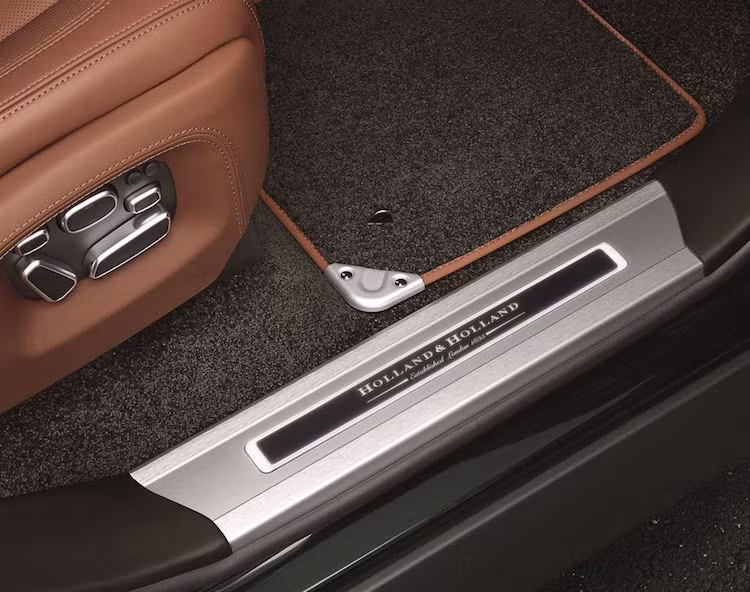 Sẽ chỉ có 40 chiếc Range Rover Holland &amp; Holland sẽ được chế tạo, với giá mỗi chiếc lên tới 244.500 USD (tương đương 5,45 tỷ đồng).