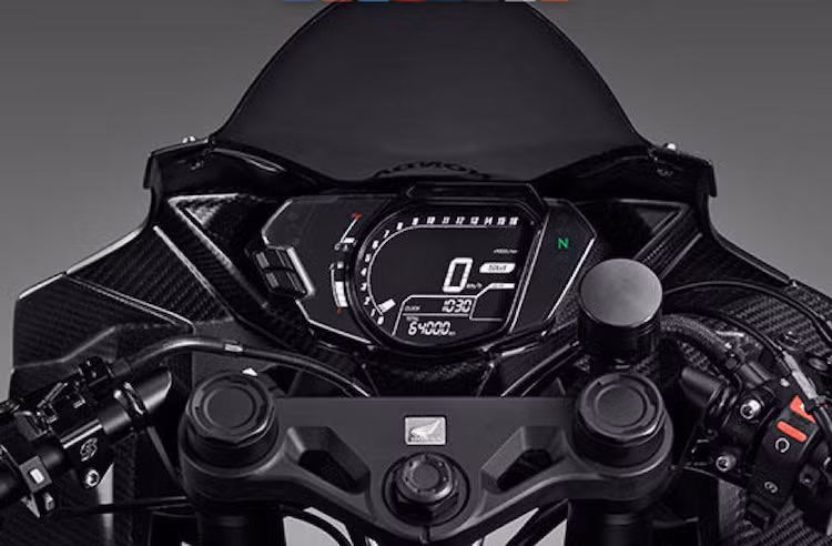 Trước mắt, phiên bản 250 cc của chiếc xe sẽ được Honda ra mắt tại các thị trường châu Á. Động cơ của CBR250RR sẽ là loại 2 xi-lanh thẳng hàng.