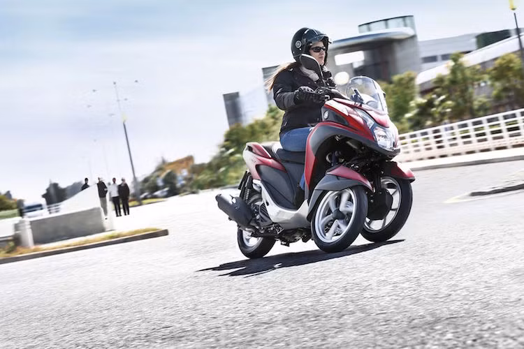 Được ra mắt lần đầu vào tháng 3/2014, scooter Yamaha Tricity là một mẫu xe tay ga 3 bánh độc đáo, được phát triển từ chiếc concept cùng tên đã từng được Yamaha giới thiệu từ năm 2013.