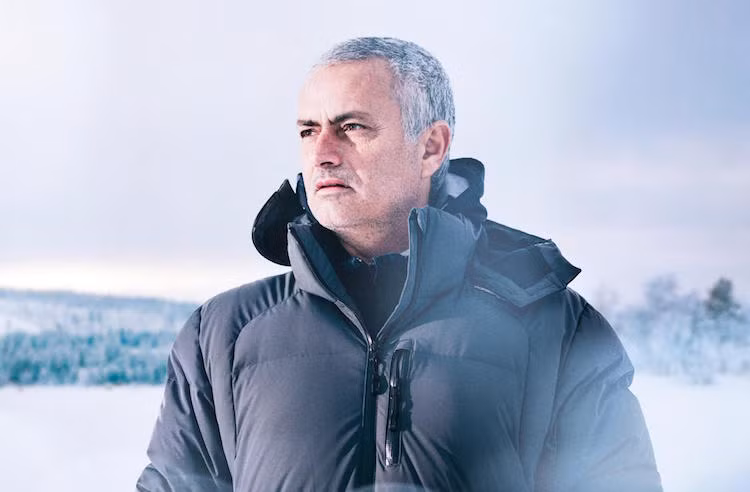 Trước chiếc crossover Jaguar F-Pace hoàn toàn mới, HLV Jose Mourinho đã là người Anh đầu tiên được sở hữu xe thể thao F-Type R Coupe, do ông là đại sứ chính thức của Jaguar Land Rover từ năm 2014.