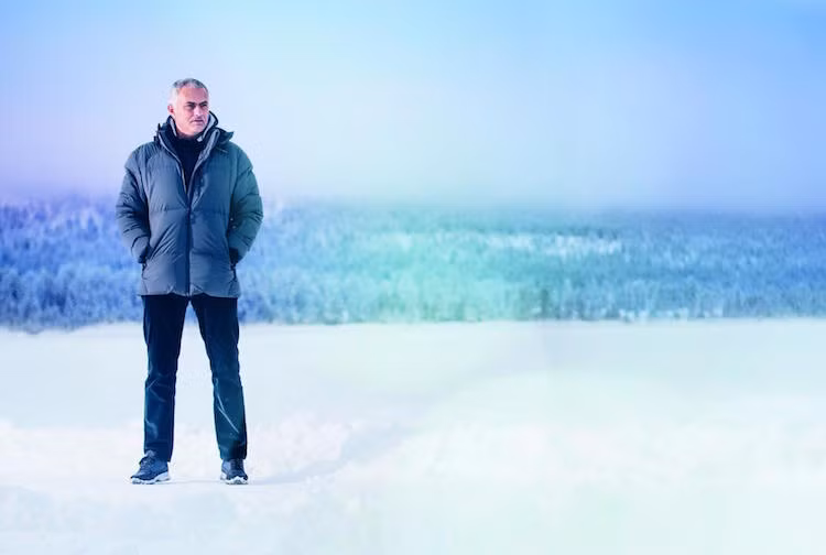 Jaguar Land Rover cũng không phải là hãng xe sang duy nhất đã từng được Mourinho hợp tác. Trước đây vào năm 2010, ông cũng là một trong những khuôn mặt đại diện để quảng cáo bộ sưu tập thời trang thu/đông 2010 của Porsche.