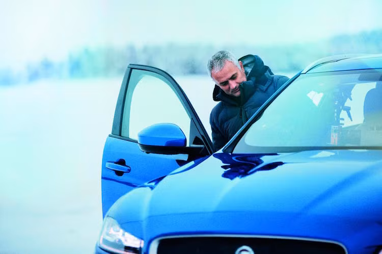 Là một phần trong việc trở thành đại sứ Jaguar Land Rover, ông Jose Mourinho vừa có cơ hội được thử nghiệm chiếc F-Pace mới tại trung tâm thử nghiệm ở Arjeplog, Thụy Điển.