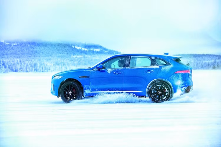 Phiên bản F-Type S được Mourinho lái là model cao cấp nhất của dòng xe, được trang bị động cơ V6 siêu nạp với công suất tối đa 375 mã lực.