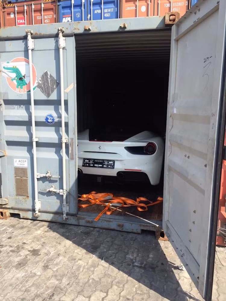 Với sự xuất hiện liên tiếp của 3 chiếc 488 GTB ở Việt Nam chỉ trong vòng chưa đầy 1 tuần, có thể tin rằng "ngựa chiến" của Ferrari sẽ trở thành mẫu siêu xe "hot" trong năm 2016 của các đại gia Việt, thế chỗ cho "bò tót" Lamborghini Huracan trong năm 2015 vừa qua.