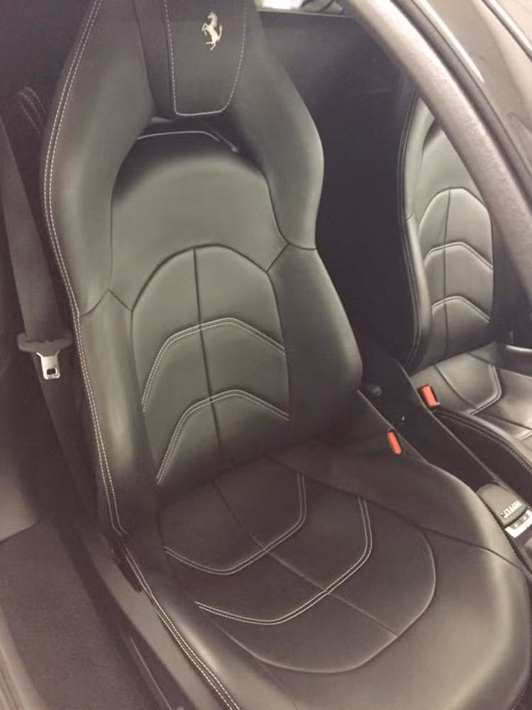 So với ngoại thất được cải tiến toàn diện, nội thất trên 488 GTB chỉ có một số thay đổi nhỏ so với 458 Italia.