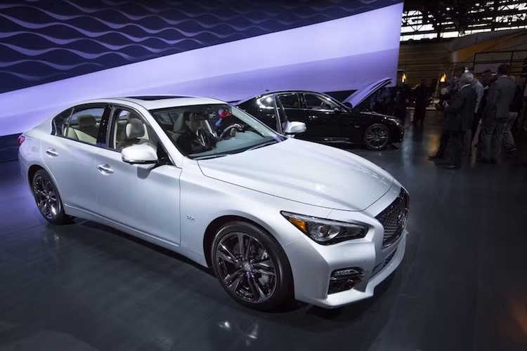 Về thiết kế, xe Q50 2016 hoàn toàn không có bất kỳ một sự khác biệt nào so với phiên bản cũ 2015 trước đó.